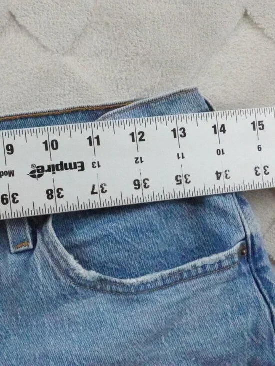 Levi's 501 High Rise Cutoff Shorts Womens 28 Light Wash - Picture 6 of 10